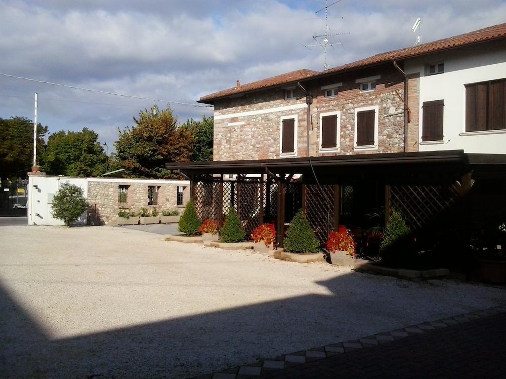 Trattoria Milani Ξενοδοχείο Lonato Εξωτερικό φωτογραφία